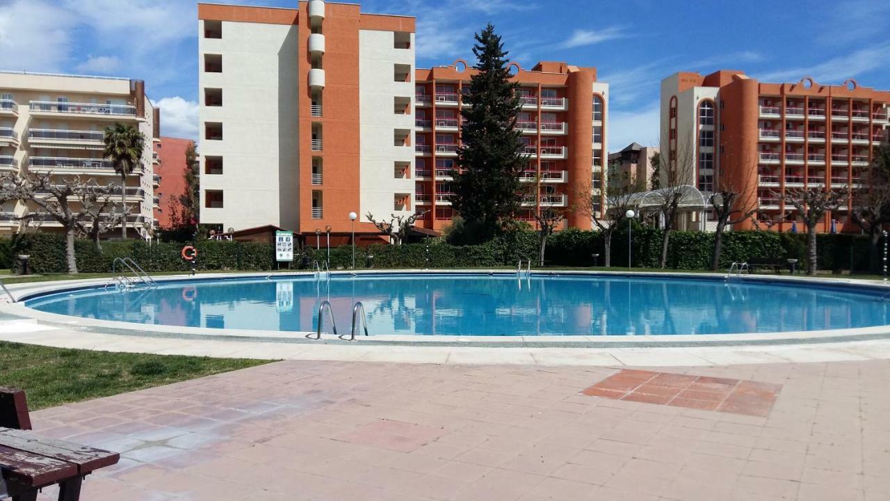 Bonito Apartamento con varias piscinas Salou Esterno foto
