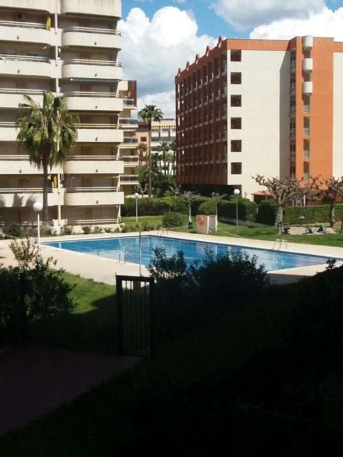 Bonito Apartamento con varias piscinas Salou Esterno foto